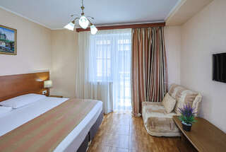 Гостиница Кипарис Геленджик Двухместный номер с 1 кроватью или 2 отдельными кроватями и балконом-6