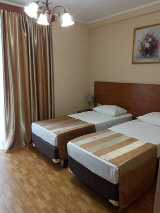 Гостиница Кипарис Геленджик Стандартный двухместный номер с 1 кроватью или 2 отдельными кроватями-4