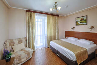 Гостиница Кипарис Геленджик Двухместный номер с 1 кроватью или 2 отдельными кроватями и балконом-2