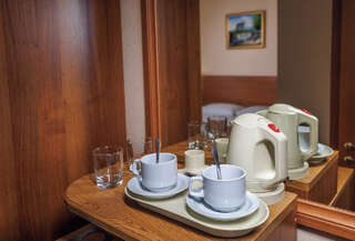 Гостиница Кипарис Геленджик Двухместный номер с 1 кроватью или 2 отдельными кроватями и балконом-11